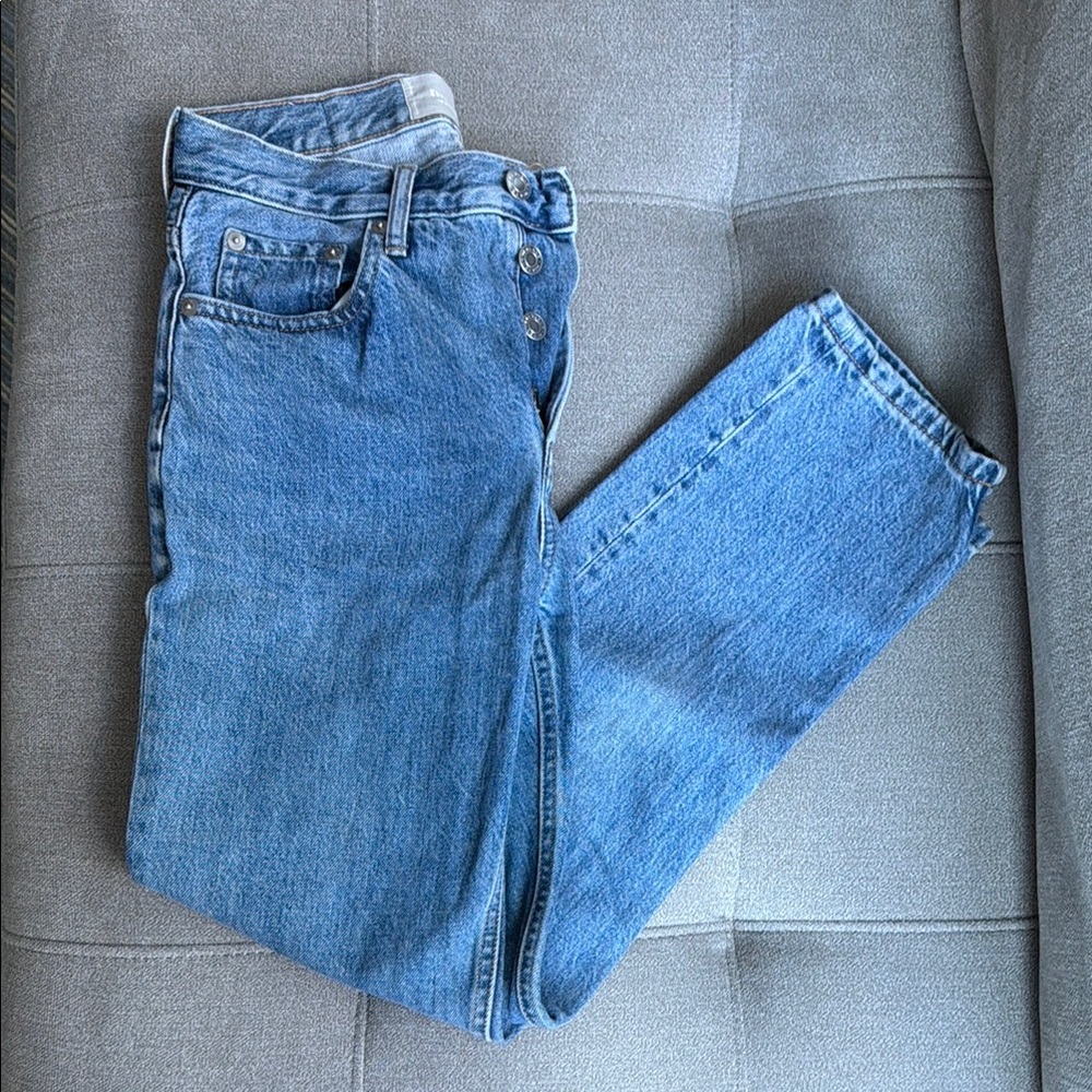 Everlane 90s Cheeky High-Rise Straight Crop Jeans in Light Blue Wash